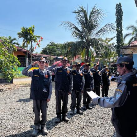 LINMAS Desa Bawahan Seberang Ikuti Lomba Baris Berbaris Tingkat Kecamatan Mataraman